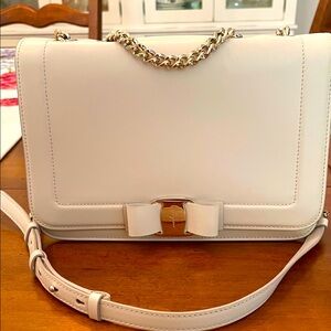 NWT Ferragamo Elegant Cream Shoulder Bag with signature bow